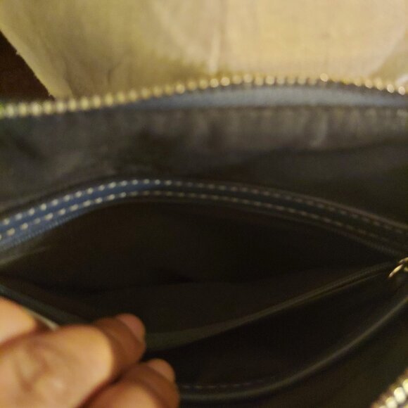 CHAPS 4 POCKET CROSSBODY BAG - Picture 4 of 9